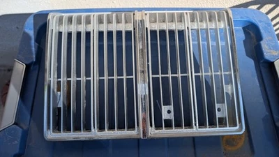 1979 Oldsmobile Supreme Cutlass  grille 561597 LH Left Hand Gbody Lowrider  - Imagem 1 de 4