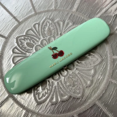 MARC JACOBS EYE-CONIC MULTI FINISH EYE PALETTE 880 CHERRIFIC - Image 1 of 4