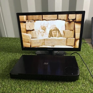 Samsung BD-H5500 Slimline Compact 3D Blu-Ray DVD Player Tested And Working - Picture 1 of 9