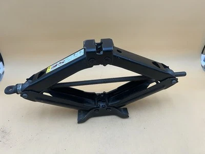 Dodge Ram 1500 2006-2018 gato sin herramientas OEM 52110391AA. Foto 1 de 2