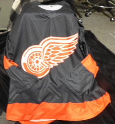JERSEY DETROIT RED WINGS Hombre 2XL CIUDAD NATAL HEROE Foto 1 de 2