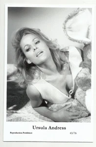 BX96) URSULA ANDRESS SWIFTSURE PHOTO POSTCARD (43/76) FILMSTAR PIN UP GLAMOR - Picture 1 of 1