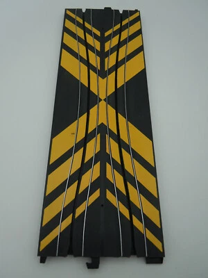 LIFE-LIKE 9" CHICANE TRACK - 1 PIEZA EXCELENTE ~ COMPATIBLE CON ROKAR ~ LISTO PARA LA CARRERA Foto 1 de 3