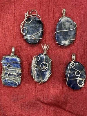 5 colgantes envueltos en alambre de piedra azul sodalita alambre de cobre y acero inoxidable Foto 1 de 4