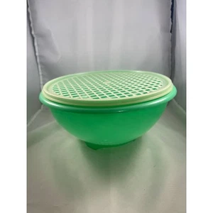 1960s Green Tupperware Jadeite Colander Strainer Bowl #339 w/Lid #516 - Picture 1 of 8