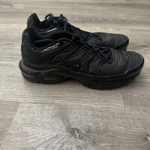 Nike Air Max Plus Triple Black Sneakers Shoes Trainers 604133-050 Men's Size 13 - Picture 1 of 6
