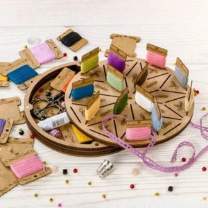 Box for handicraft + 17 bobbins - Picture 1 of 6