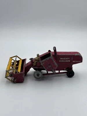 Matchbox     MAJOR PACK M-5 MASSEY FERGUSON COMBINE HARVESTER - Image 1 of 4