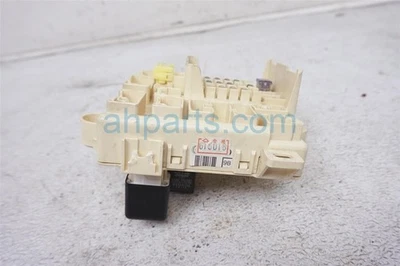 Lexus Is300 2001 Passenger Juction Cabin Room Fuse Box Inside 82733-53021 - Image 1 of 3