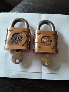 2 X VINTAGE BRASS YALE PADLOCKS WITH KEYS MADE IN ENGLAND - Picture 1 of 7