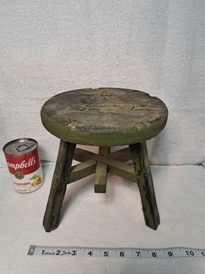 Taburete de ordeño antiguo resistente, roble, alrededor de 1900 con pintura verde chippy Foto 1 de 4