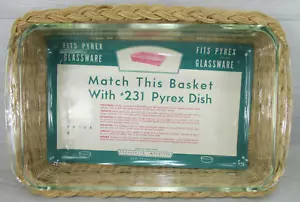 1.5 QT Pyrex Corning USA Casserole Dish 9.5"x6" with Wicker Carry Basket - Picture 1 of 16