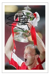 DENNIS BERGKAMP Autógrafo Firmado FOTO Fanático Regalo Firma Estampado ARSENAL Fútbol - Imagen 1 de 1