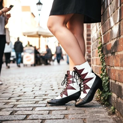 ENVÍO GRATIS~~ Botas de Colección Raras Hot Topic Con Cordones Marrón, Blanco, Negro, Talla 6, Foto 1 de 4