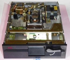 Napęd dyskietek 5,25" 5 1/4 cala QD 720kB TEAC FD-55F-03-U czarny 160 utworów - Zdjęcie 1 z 5