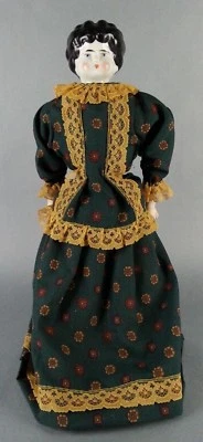 Muñeca vintage de porcelana de 16" con vestido Foto 1 de 4