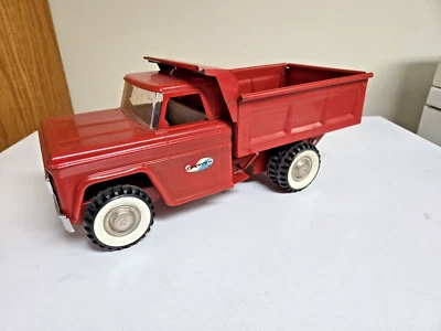 Vintage 1960's Structo Dump Truck - Pressed Steel - ALL ORIGINAL & EXCELLENT - Image 1 of 4