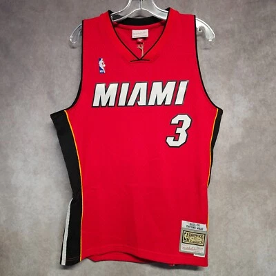 Camiseta deportiva Mitchell & Ness 2005 Miami Heat Dwyane Wade 3 roja Swingman M $135 nueva con etiquetas Foto 1 de 4