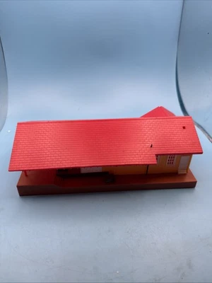 Bachmann GROVEMONT Railroad Station Depot HO Scale, ILLUMINATED - Image 1 of 4