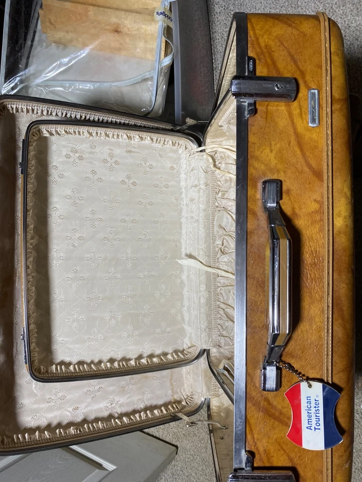 Maleta Equipaje Vintage American Tourister Carcasa Rígida Dorada Llave Original con Env Foto 1 de 4