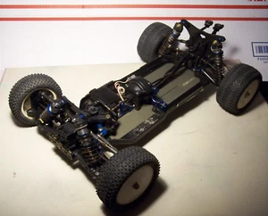 Team associated rc10b64 1/10 4wd buggy roller - Picture 1 of 9