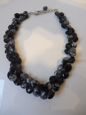 Bella Collana, Pietra Lavorata Nero-Grigia Con Incastonatura In Argento 925 - Immagine 1 di 4