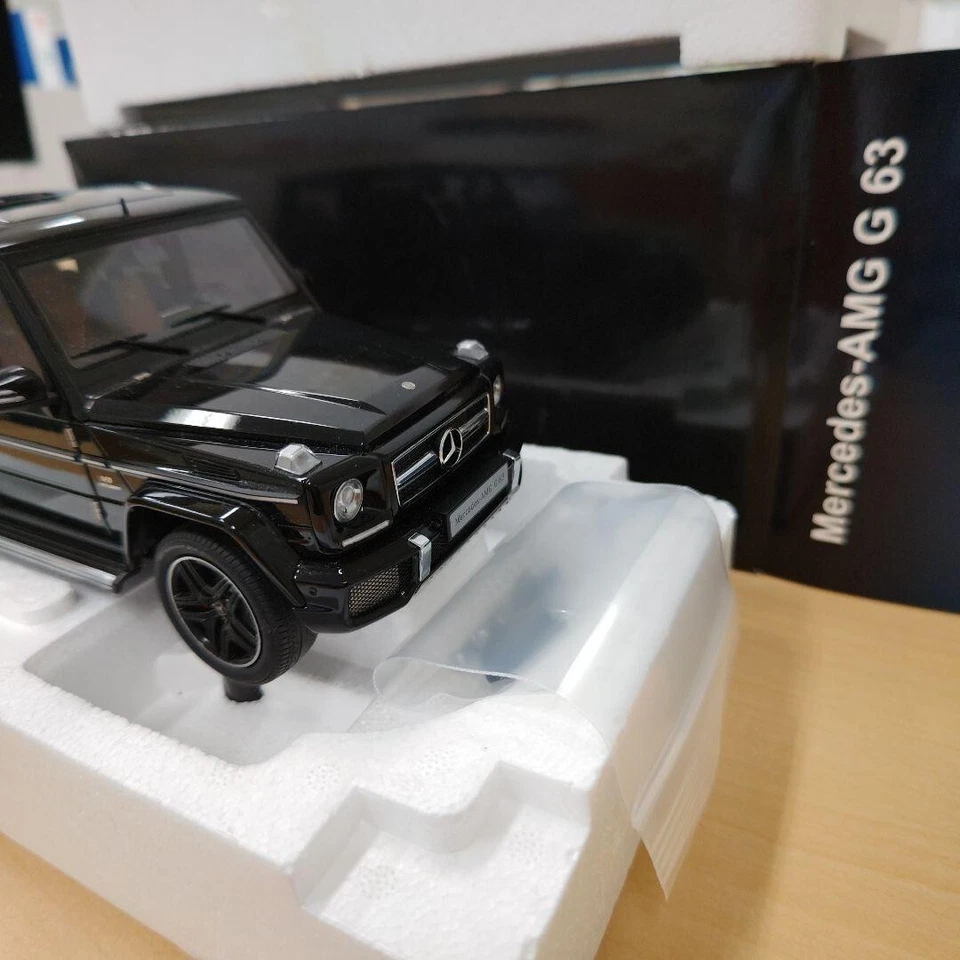 1/18 AUTOart Mercedes-Benz G63 AMG negro brillante con caja de Japón 76322 mo... - Imagen 1 de 4