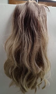 Synthetic Wig ~ Golden Blonde/ Brown ~ Wavy ~ Lace Front ~ Layered 23 Inch Long - Picture 1 of 7