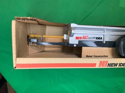 Vintage New 1/16 Scale New Idea Spreader 1st Edition 1988 - Image 1 of 4