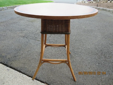 VINTAGE ROUND SIDE TABLE--28" HIGH X 27" ACROSS--PICK UP ONLY---#Y5A Cover