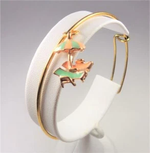 BEACH FASHION NAUTICAL BEACH CHAIRS & UMBRELLA GOLD TONE RHODIUM CHARM BRACELET - Bild 1 von 5