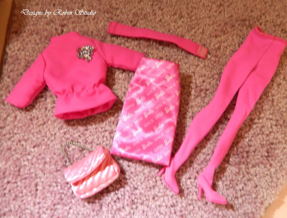 骄傲的粉红色丝绸石芭比娃娃 ~ 2018 ~ 全新完整时尚 ~ 二手 ~ 无娃娃 — 第 1/4 张图片