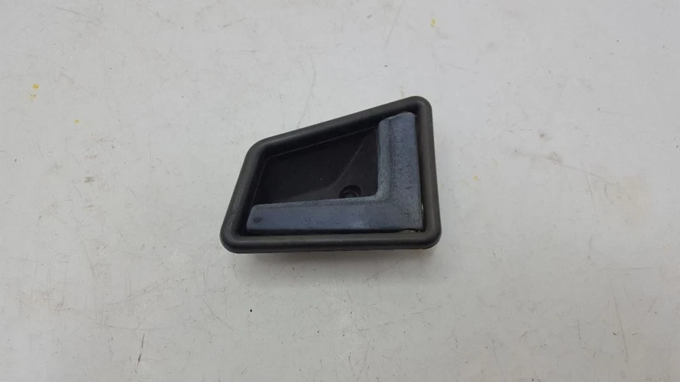 Manija interior de la puerta del pasajero delantero derecho 1989-98 Geo Tracker Foto 1 de 4