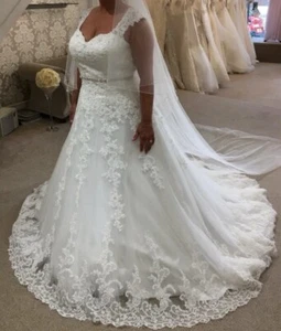 White Wedding Dress (Size 14) - Picture 1 of 6