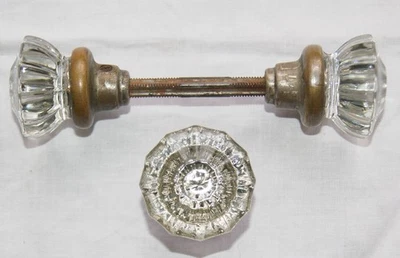 3 perillas de puerta de vidrio antiguas de 12 puntos con herrajes de latón, 1 juego con husillos Foto 1 de 4