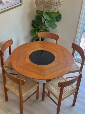 Juego de comedor danés Mid-Century de teca - mesa redonda de 47” con Lazy Susan + 5 sillas Foto 1 de 4