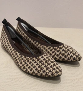 Journee Collection Karise Flat - Picture 1 of 14