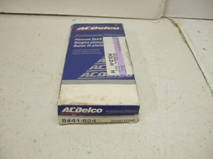 AC DELCO 41-824 SPARK PLUGS-BOX OF 8 - Picture 1 of 4