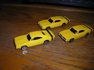NICE RARE Lot of 3 Maisto Dodge Charger RT Muscle Cars Yellow Free SHIPPING - Picture 1 of 5