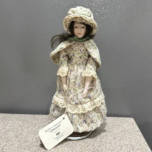 Vintage Russ Porzellanpuppe 9 Zoll Monate zum Erinnern September Blumen Prärie Kleid EUC - Bild 1 von 8