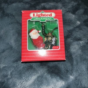 Hallmark Keepsake Magic Lighted Ornament Keeping Cozy - Picture 1 of 2