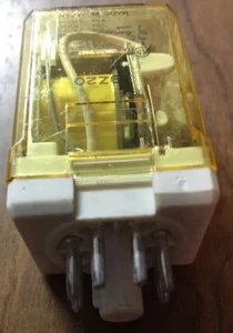 RELÉ IDEC RR2P-ULAC120V 10A 8 PINES, RR2P-UL - Imagen 1 de 2