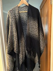Fat Face - ladies Cost Wrap shawl / Poncho. - navy blue - Picture 1 of 5