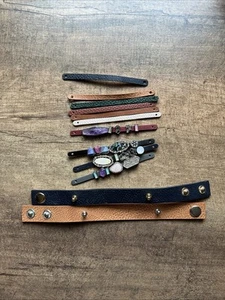 Faux Leather Snap Bracelet With Charms - Bild 1 von 7