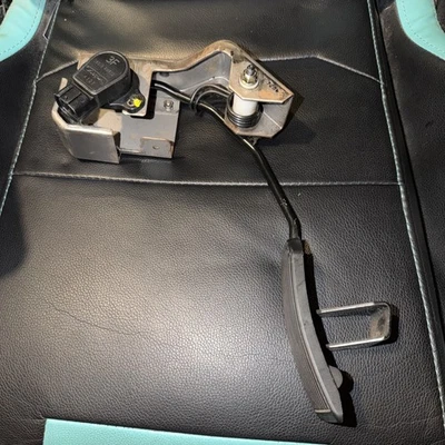 2003 2004 2005 2006 Infiniti G35/350z Gas Pedal Accelerator Travel Sensor OEM - Image 1 of 3