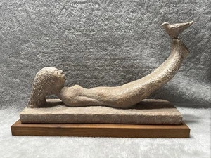 "Figura estatua bailarina desnuda acostada de Austin Productions con pájaro 13,5"" signo '79 de colección" - Imagen 1 de 17