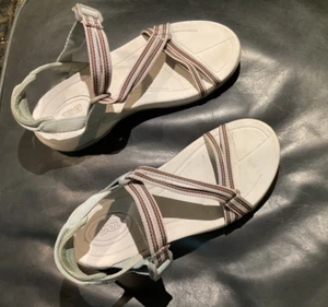 Teva Damen-Riemchensandalen mehrfarbig Sirra verstellbare Schnalle Größe 5W grau - Bild 1 von 6
