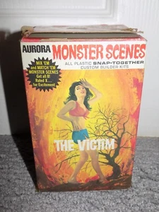 Vintage Aurora Model Kits The Victim Monster Scenes Original 1971 Open Box Plus - Picture 1 of 2