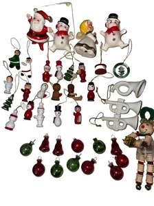 Lot Of 40 VTG MIXED MATERIALS CHRISTMAS TREE ORNAMENTS - Picture 1 of 6