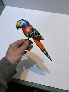 Bastone pappagallo vintage in legno intagliato a mano dipinto a mano 8” arancio blu verde giallo - Foto 1 di 9